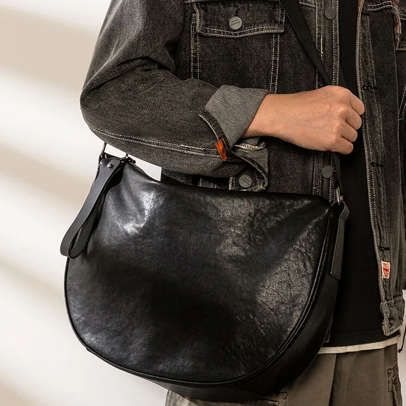 AETOO New Japanese leather messenger bag men's shoulder tooling large-capacity Korean version messenger bag casual ins cowhide t 
AETOO New Japanese leather messenger bag men's shoulder tooling large-capacity Korean version messenger bag casual ins cowhide t