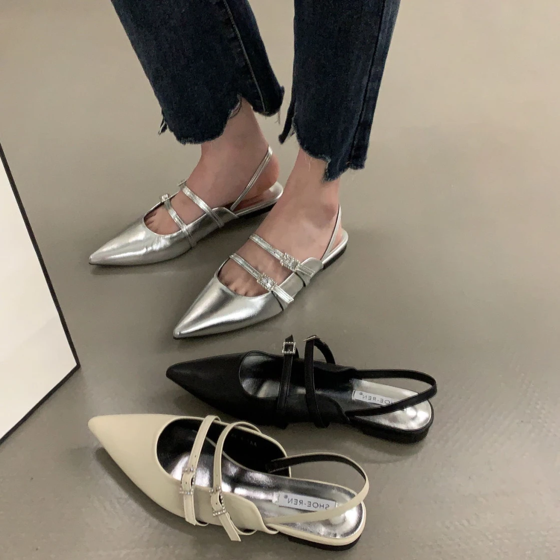 Fashion 2023 Ballet Shoes Women Shallow Slip on Women Flat Loafers Shoes Ladies Casual Pointed Toe Slingback Ballerina Shoes
Fashion 2023 Ballet Shoes Women Shallow Slip on Women Flat Loafers Shoes Ladies Casual Pointed Toe Slingback Ballerina Shoes
