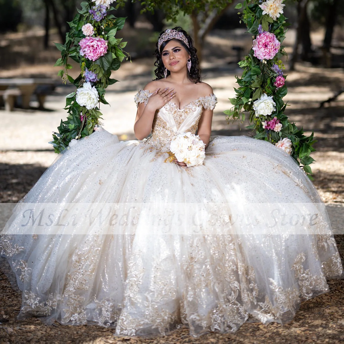 Новое блестящее платье для Quinceanera с бусинами и блестками, бальное платье принцессы с аппликацией, платье для дня рождения, выпускного вечера, платья для 15 Quinceañera
Новое блестящее платье для Quinceanera с бусинами и блестками, бальное платье принцессы с аппликацией, платье для дня рождения, выпускного вечера, платья для 15 Quinceañera