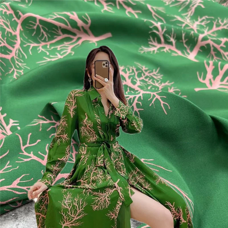 Fashionable Hot Green Coral Flower Crepe De Chine Silk Fabric Spring Summer Ladies Dress Shirt Mulberry Fabrics Halloween Sewing
Fashionable Hot Green Coral Flower Crepe De Chine Silk Fabric Spring Summer Ladies Dress Shirt Mulberry Fabrics Halloween Sewing