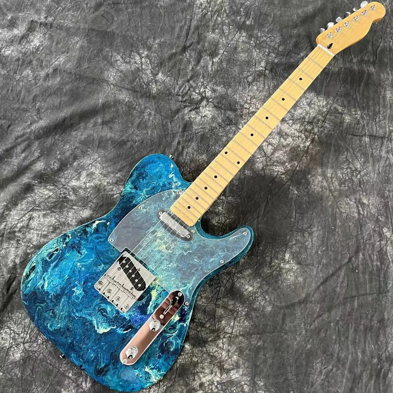 New style Electric guitar Maple fingerboard gitaar Handmade 6 stings Blue color Guitarra
New style Electric guitar Maple fingerboard gitaar Handmade 6 stings Blue color Guitarra