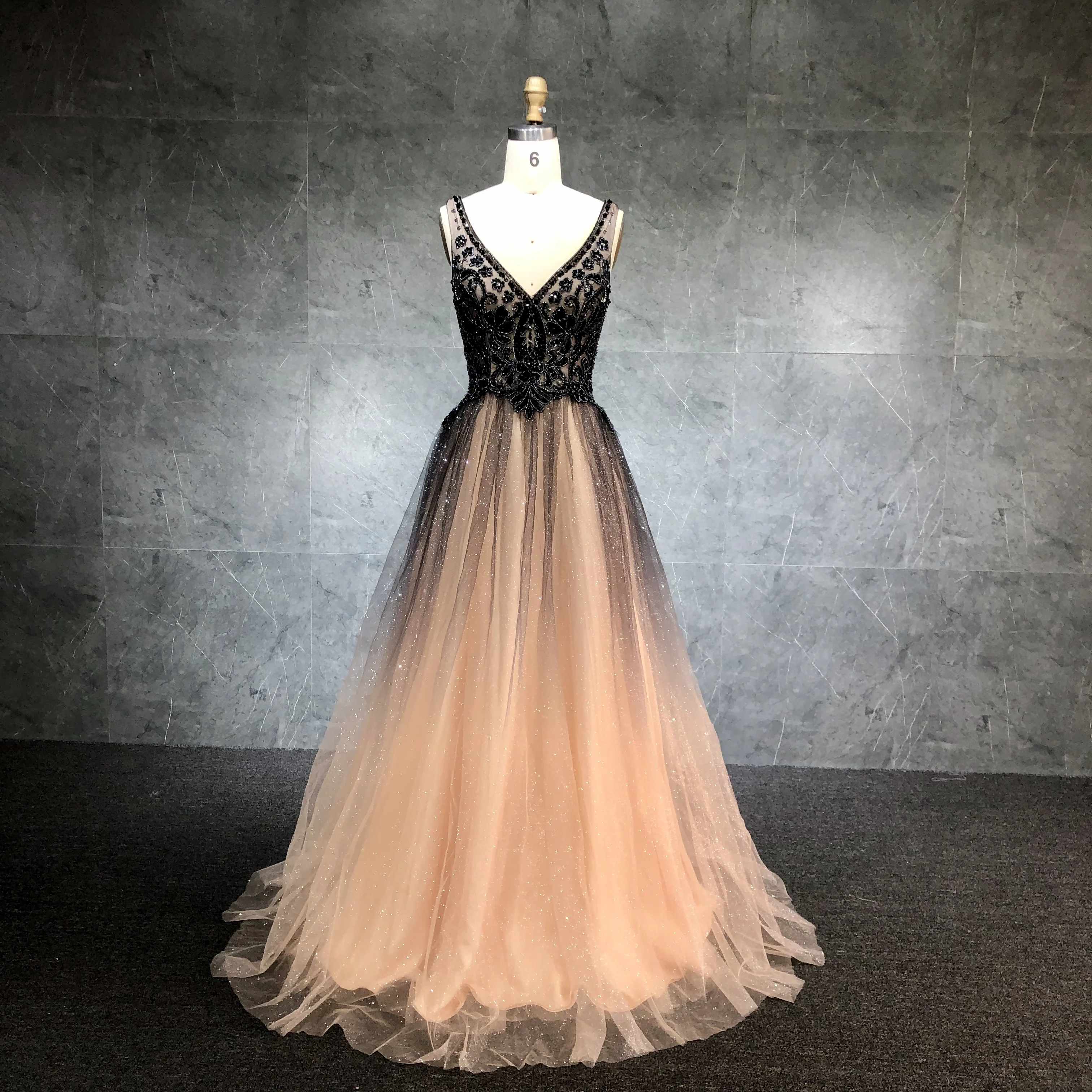 New Arrival Shining Tulle V-neck Party Prom Crystal Beaded Plus Size Evening Gowns
New Arrival Shining Tulle V-neck Party Prom Crystal Beaded Plus Size Evening Gowns