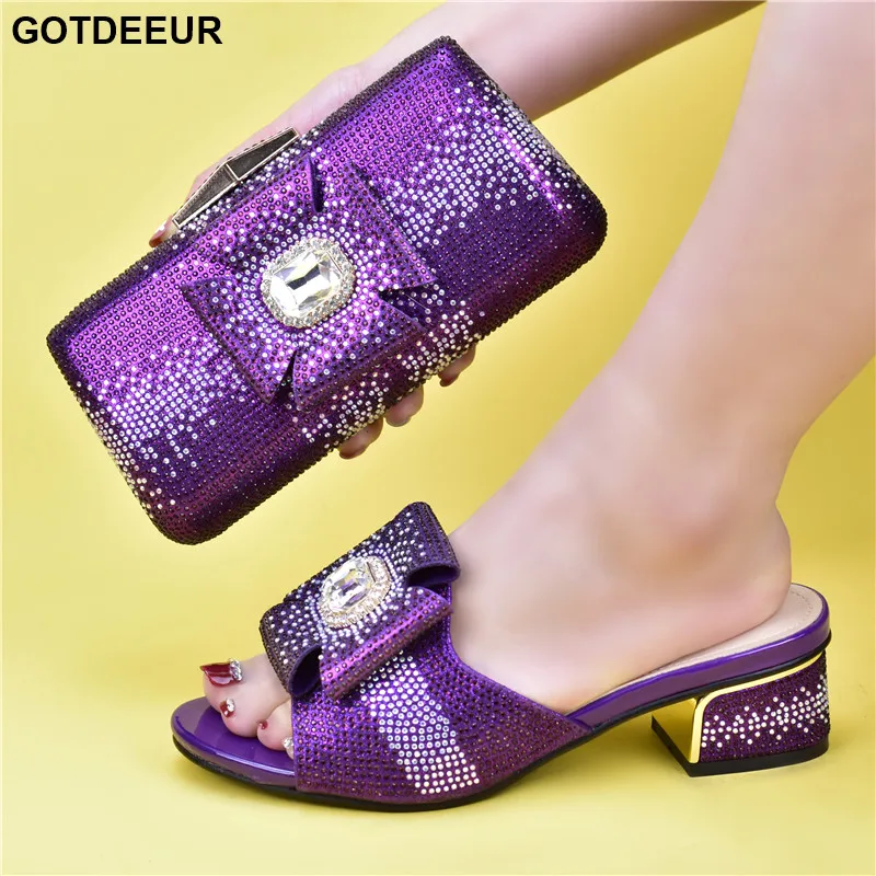 New Fashion African Women Royal Wedding Party Shoes and Bag To Match with Shinning Crystal African Style Set Shoes Women Heels
New Fashion African Women Royal Wedding Party Shoes and Bag To Match with Shinning Crystal African Style Set Shoes Women Heels