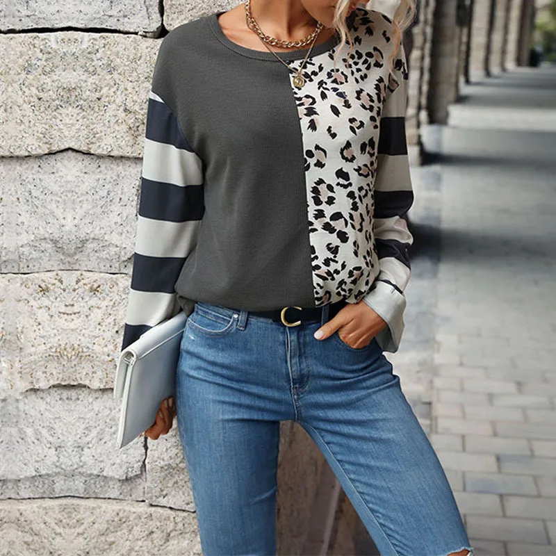 Ladies autumn and winter stitching long-sleeved knitted loose sweater women's pullover long-sleeved O-neck casual street women's
Ladies autumn and winter stitching long-sleeved knitted loose sweater women's pullover long-sleeved O-neck casual street women's