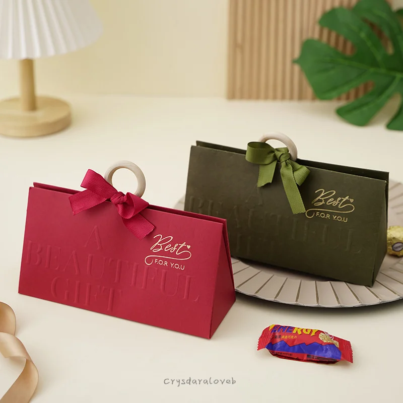 Новые картонные подарочные коробки треугольной формы для подарков синяя коробка для конфет подарочные пакеты с ручками Свадебные сувениры 
Новые картонные подарочные коробки треугольной формы для подарков синяя коробка для конфет подарочные пакеты с ручками Свадебные сувениры