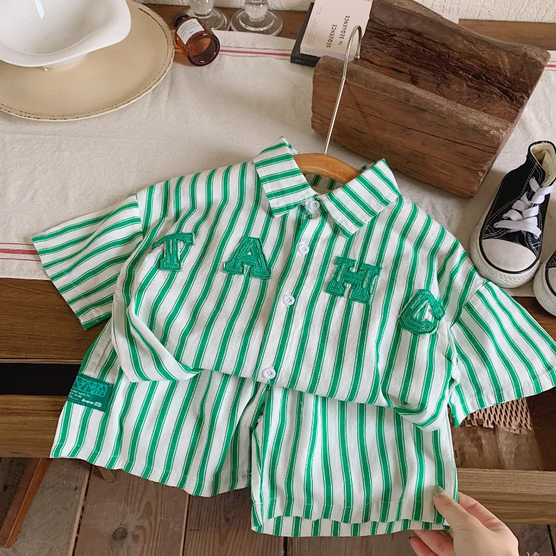 Комплект детской одежды 6576C, лето 2023, лидер продаж, костюм для мальчиков, рубашка с коротким рукавом + шорты, яркий детский костюм из двух предметов
Комплект детской одежды 6576C, лето 2023, лидер продаж, костюм для мальчиков, рубашка с коротким рукавом + шорты, яркий детский костюм из двух предметов