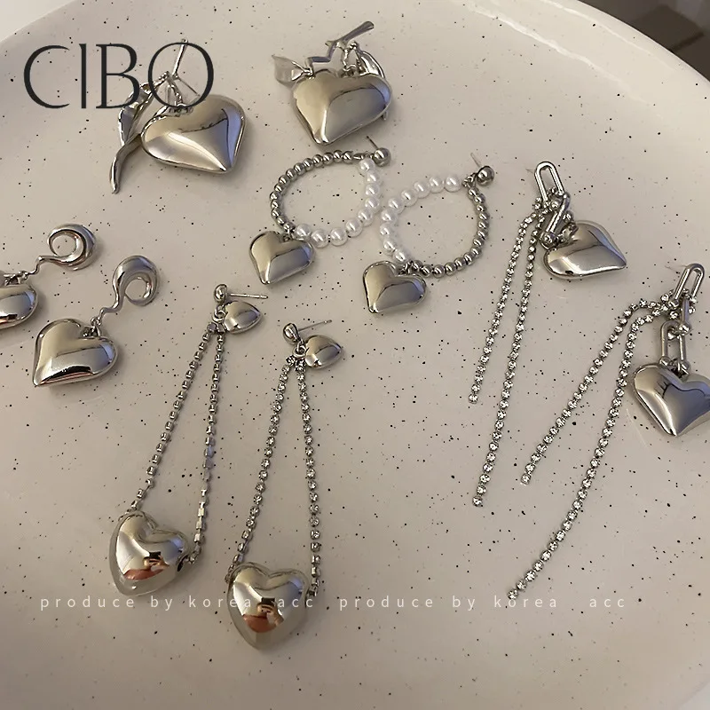 925 silver needle love pearl earrings South Korea metal feeling sweet cool minority Design Earrings long cool wind Earrings
925 silver needle love pearl earrings South Korea metal feeling sweet cool minority Design Earrings long cool wind Earrings