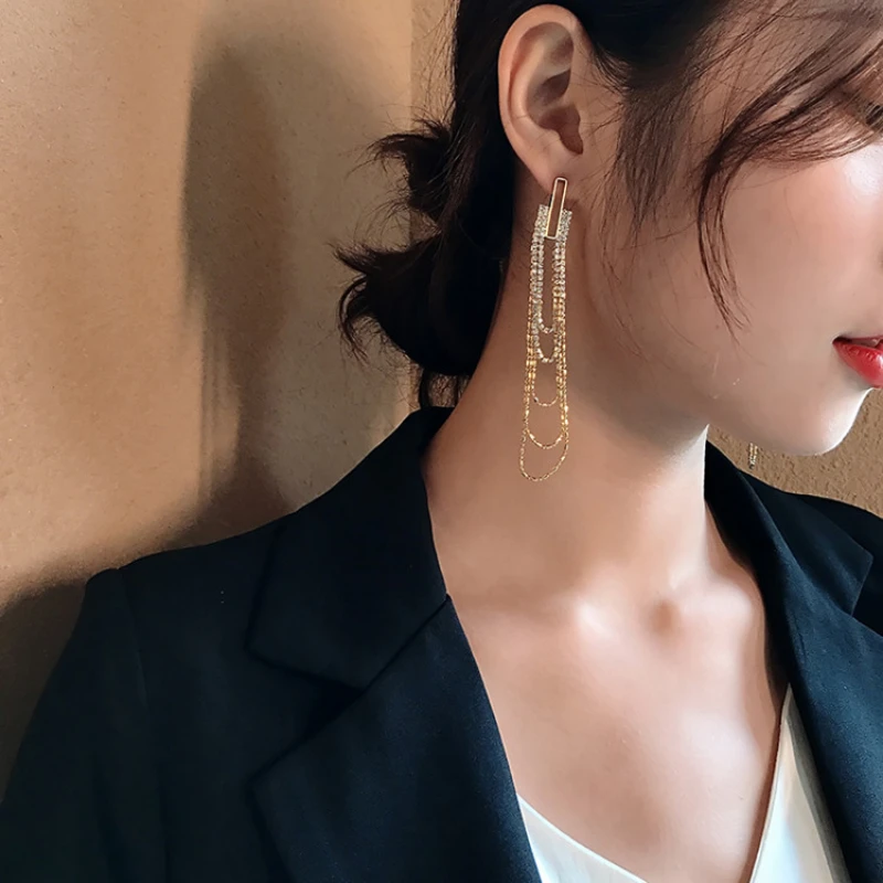 New Long Tassel Artificial Rhinestone Pendant Fashion Earrings Shiny Luxury Ladies Jewelry
New Long Tassel Artificial Rhinestone Pendant Fashion Earrings Shiny Luxury Ladies Jewelry