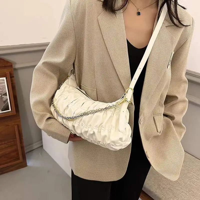 Western Style Chain Pleated Bag Women's Bag 2022 Luxury Fashion One-shoulder Messenger Underarm Bag Diamond Texture Square Bag
Western Style Chain Pleated Bag Women's Bag 2022 Luxury Fashion One-shoulder Messenger Underarm Bag Diamond Texture Square Bag