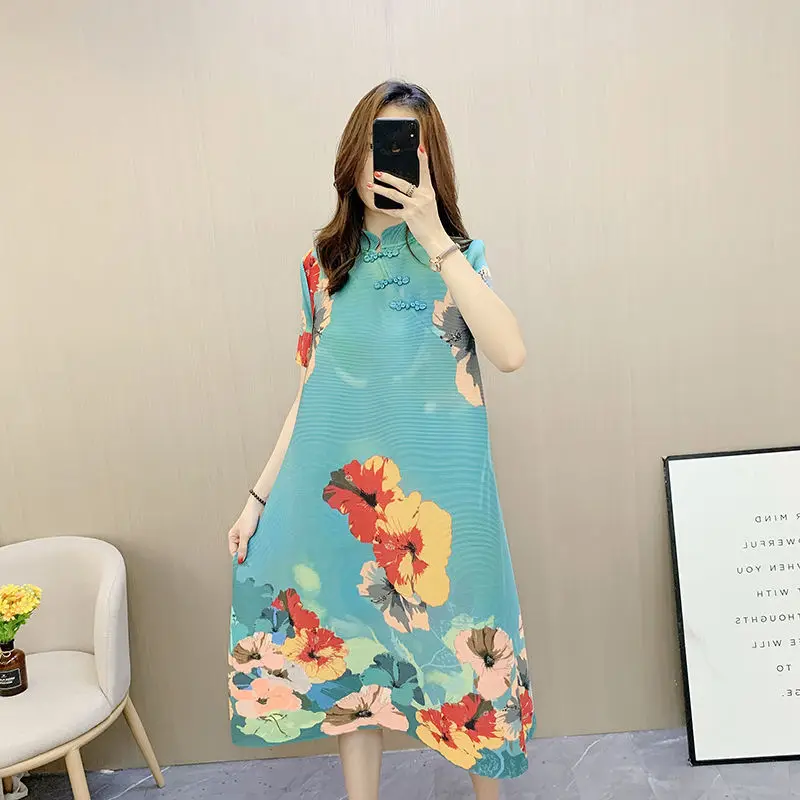 Pleated 2022 new fashion temperament short-sleeved collar dress mother dress Chinese style retro button print o neck dress skirt
Pleated 2022 new fashion temperament short-sleeved collar dress mother dress Chinese style retro button print o neck dress skirt