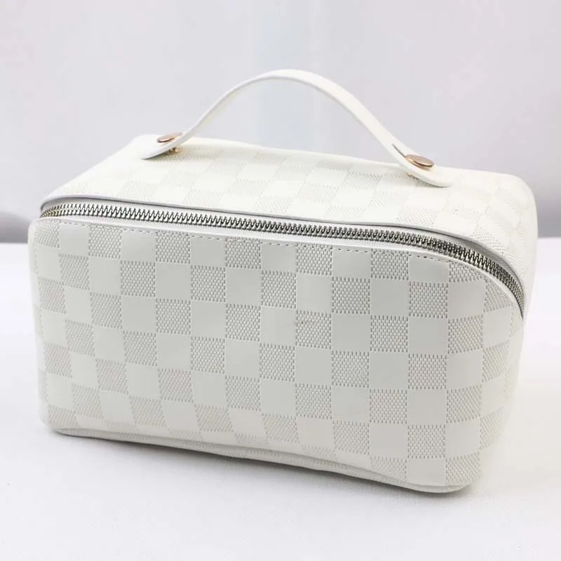 Вместительная дорожная косметичка, портативная кожаная косметичка, Женская водонепроницаемая косметичка для ванной, многофункциональный ...
Вместительная дорожная косметичка, портативная кожаная косметичка, Женская водонепроницаемая косметичка для ванной, многофункциональный ...