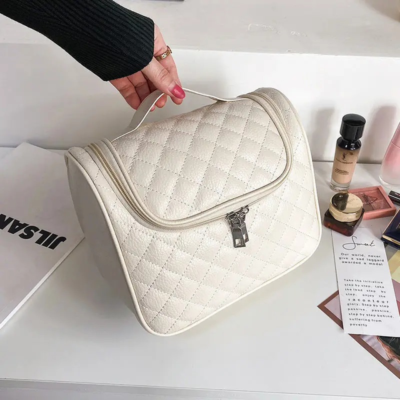 PU Portable Storage Bag Large Travel Organizer Cosmetics Designer Makeup Bags Luxury Women Tote Toiletry Bathroom Pouch E838
PU Portable Storage Bag Large Travel Organizer Cosmetics Designer Makeup Bags Luxury Women Tote Toiletry Bathroom Pouch E838