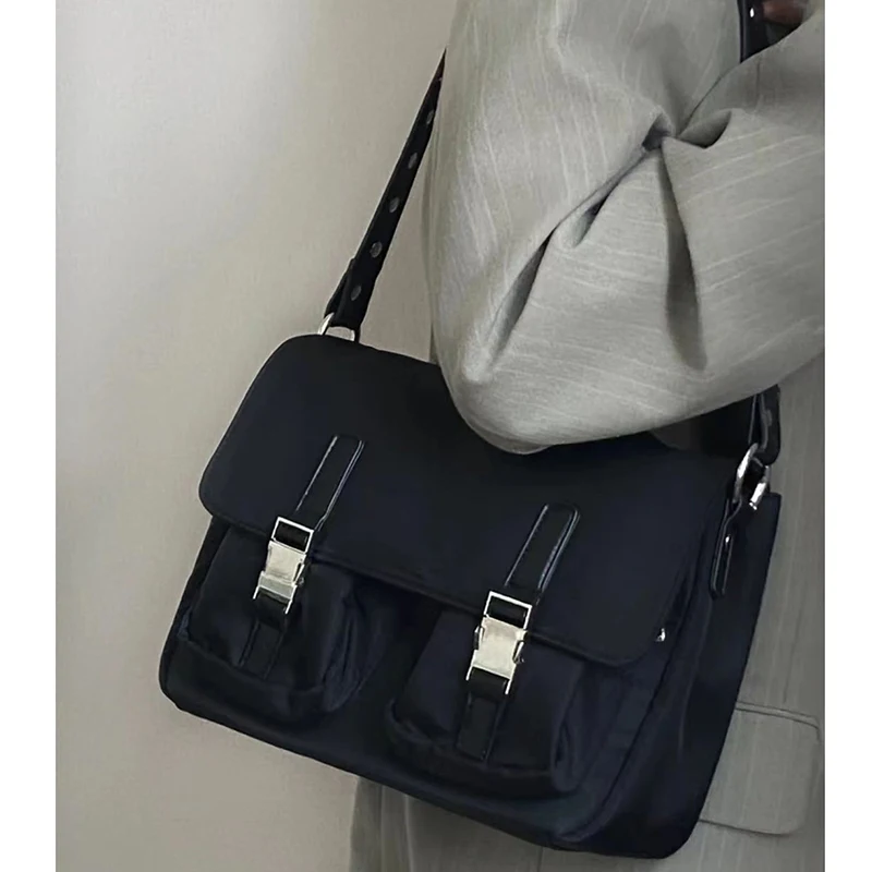 Richme Vintage Women Messenger Bag Fashion 2023 New Design Moto Style Crossbody Shoulder Bags Punk Multi Pockets Bolso Mujer
Richme Vintage Women Messenger Bag Fashion 2023 New Design Moto Style Crossbody Shoulder Bags Punk Multi Pockets Bolso Mujer