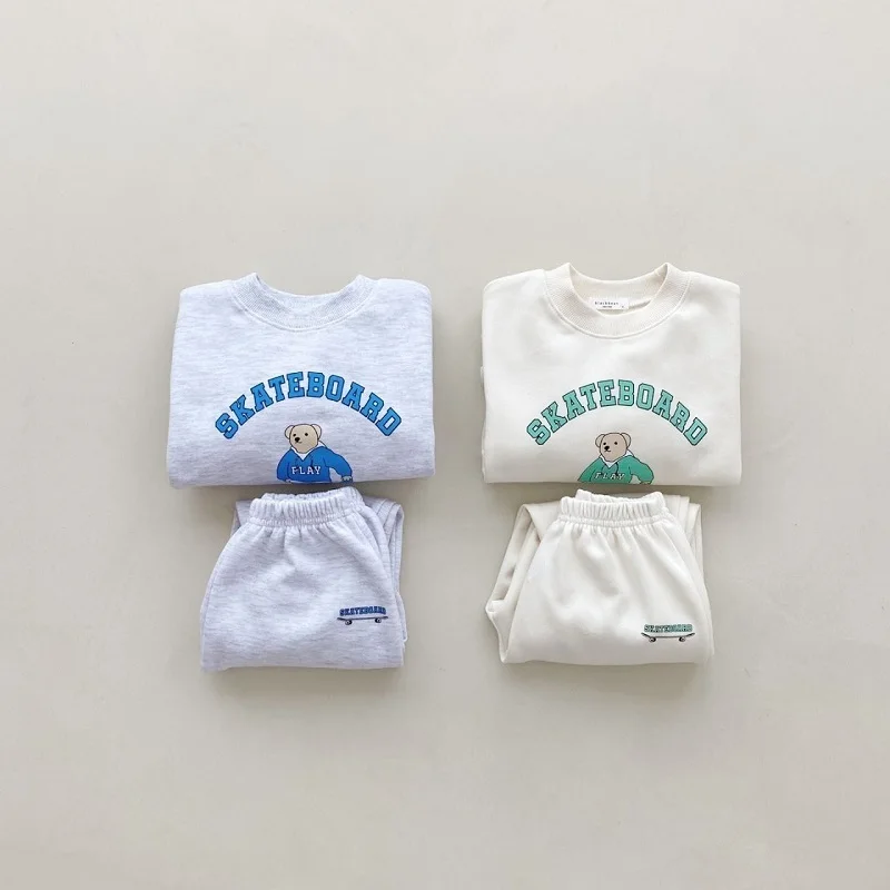 2 шт., спортивный костюм для детей 0-5 лет 
2 шт., спортивный костюм для детей 0-5 лет