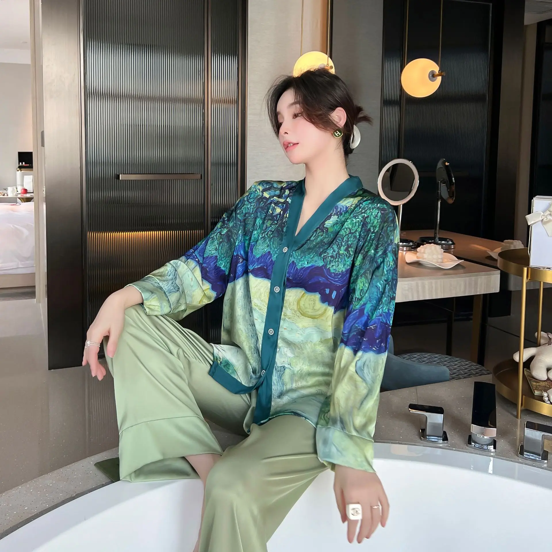 Silk Print Women's Home Suit Summer 2 Pieces Set Ladies Pijama Suit Long Sleeve Satin Green Pajama Luxury Sleepwear For Female
Silk Print Women's Home Suit Summer 2 Pieces Set Ladies Pijama Suit Long Sleeve Satin Green Pajama Luxury Sleepwear For Female