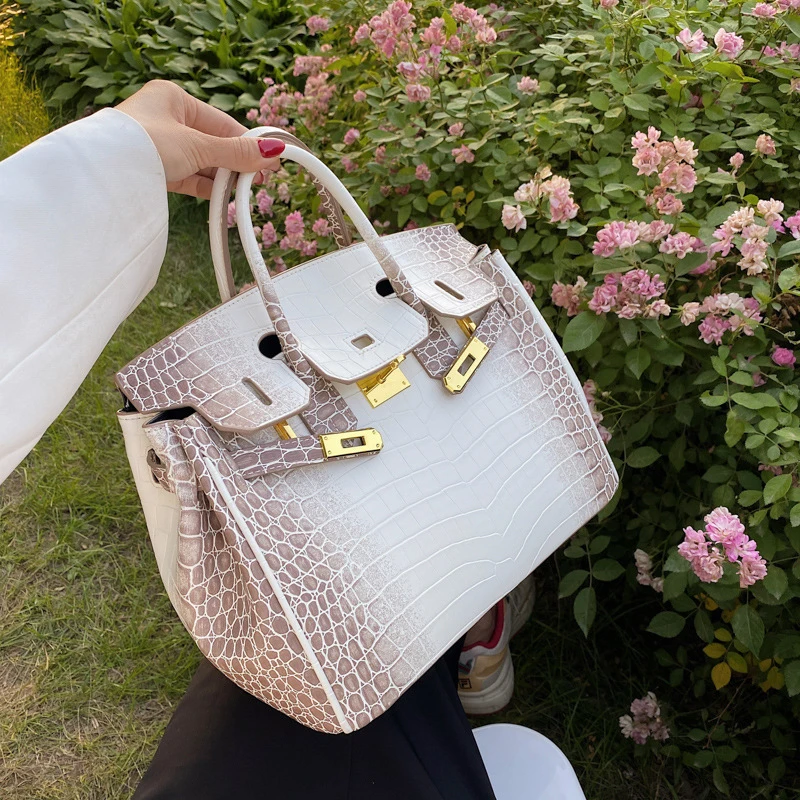 Fashion Crocodile pattern Kelly bag female 2022 new fashion platinum bag Vintage snake skin pattern hand-held one shoulder
Fashion Crocodile pattern Kelly bag female 2022 new fashion platinum bag Vintage snake skin pattern hand-held one shoulder