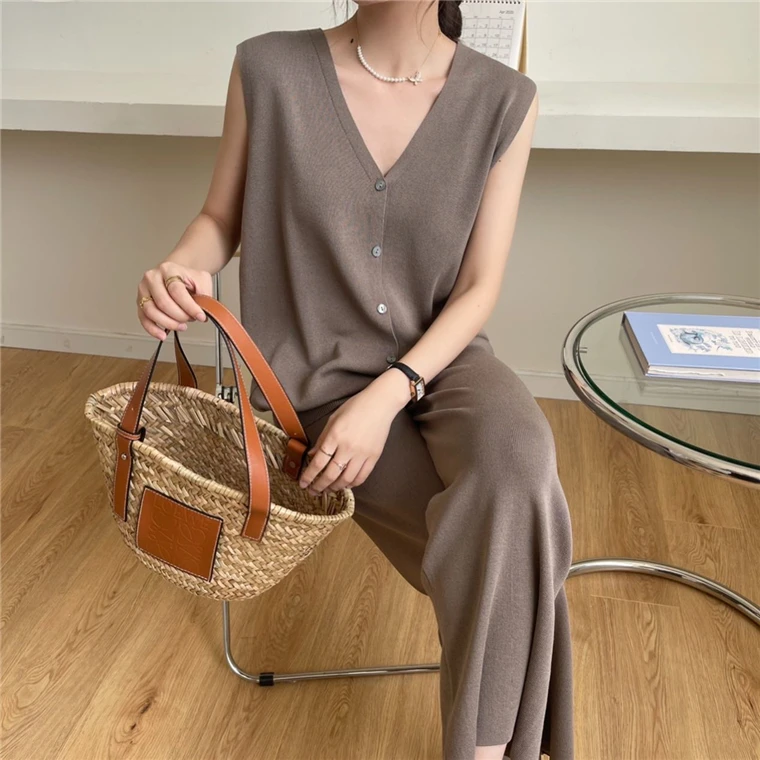 Korean Chic Women Summer Knitted Two Piece Sets V-neck Single Breasted Knitwear Pullover Top Female Elastic Waist Wide Leg Pants
Korean Chic Women Summer Knitted Two Piece Sets V-neck Single Breasted Knitwear Pullover Top Female Elastic Waist Wide Leg Pants