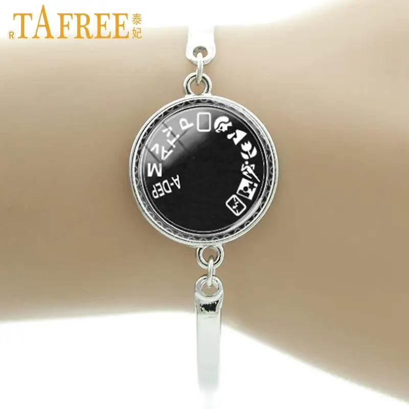 TAFREE Brand Handmade accessories Camera Mode bracelet for Photographers vintage punk eomer clock gears art picture jewelry B136
TAFREE Brand Handmade accessories Camera Mode bracelet for Photographers vintage punk eomer clock gears art picture jewelry B136