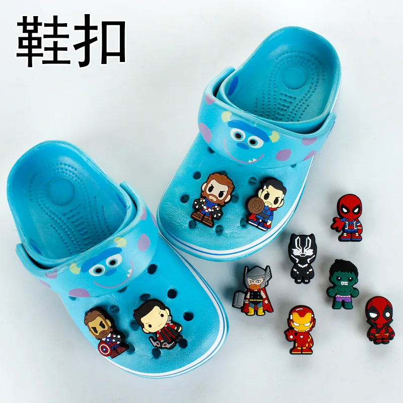 Новинка, 1 шт., искусственная Пряжка Marvel, оптом, Тор, Железный человек, Капитан Америка, Кроксы, подвески, украшения из ПВХ, подарки на Рождество для детской вечеринки
Новинка, 1 шт., искусственная Пряжка Marvel, оптом, Тор, Железный человек, Капитан Америка, Кроксы, подвески, украшения из ПВХ, подарки на Рождество для детской вечеринки