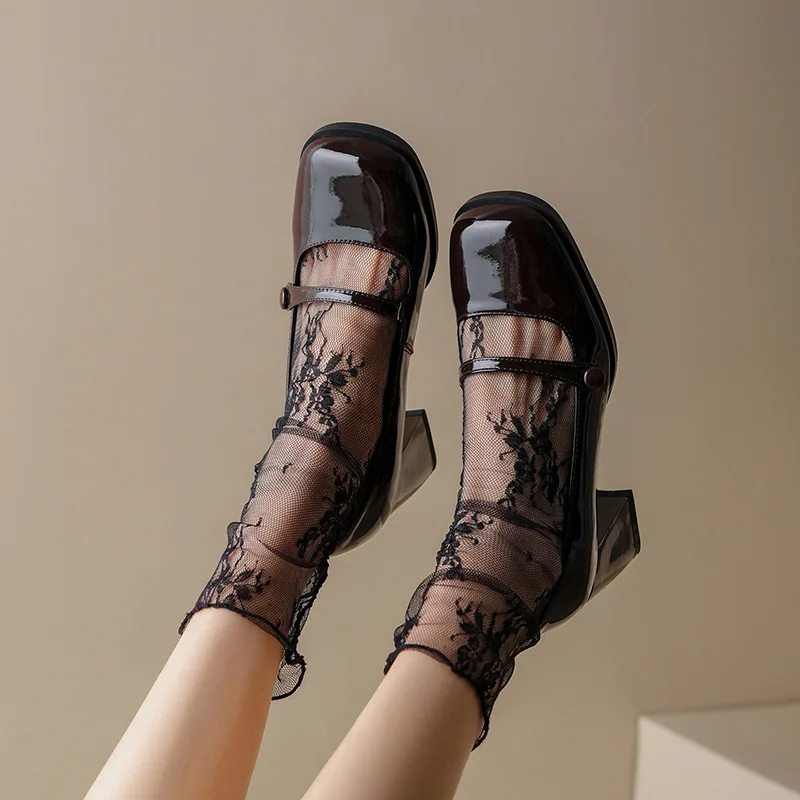 Women's shoes 2023 new fashion retro square toe hollow casual Mary Jane shoes women's waterproof platform shoes
Women's shoes 2023 new fashion retro square toe hollow casual Mary Jane shoes women's waterproof platform shoes