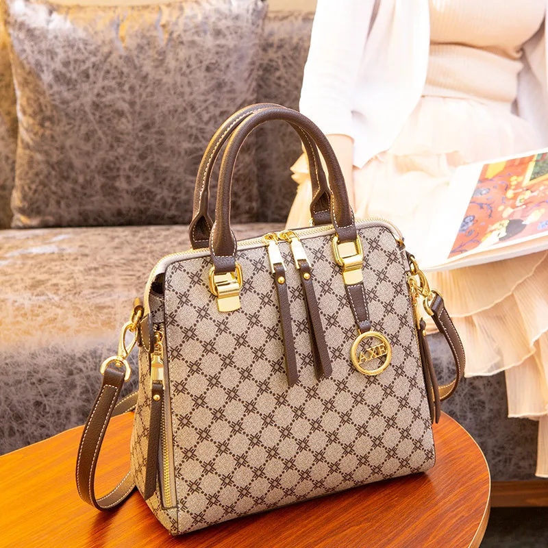 Runway designer Handbag 2021 new luxury bag autumn women's bag large capacity small travel bag ladies fashion shoulder bag
Runway designer Handbag 2021 new luxury bag autumn women's bag large capacity small travel bag ladies fashion shoulder bag