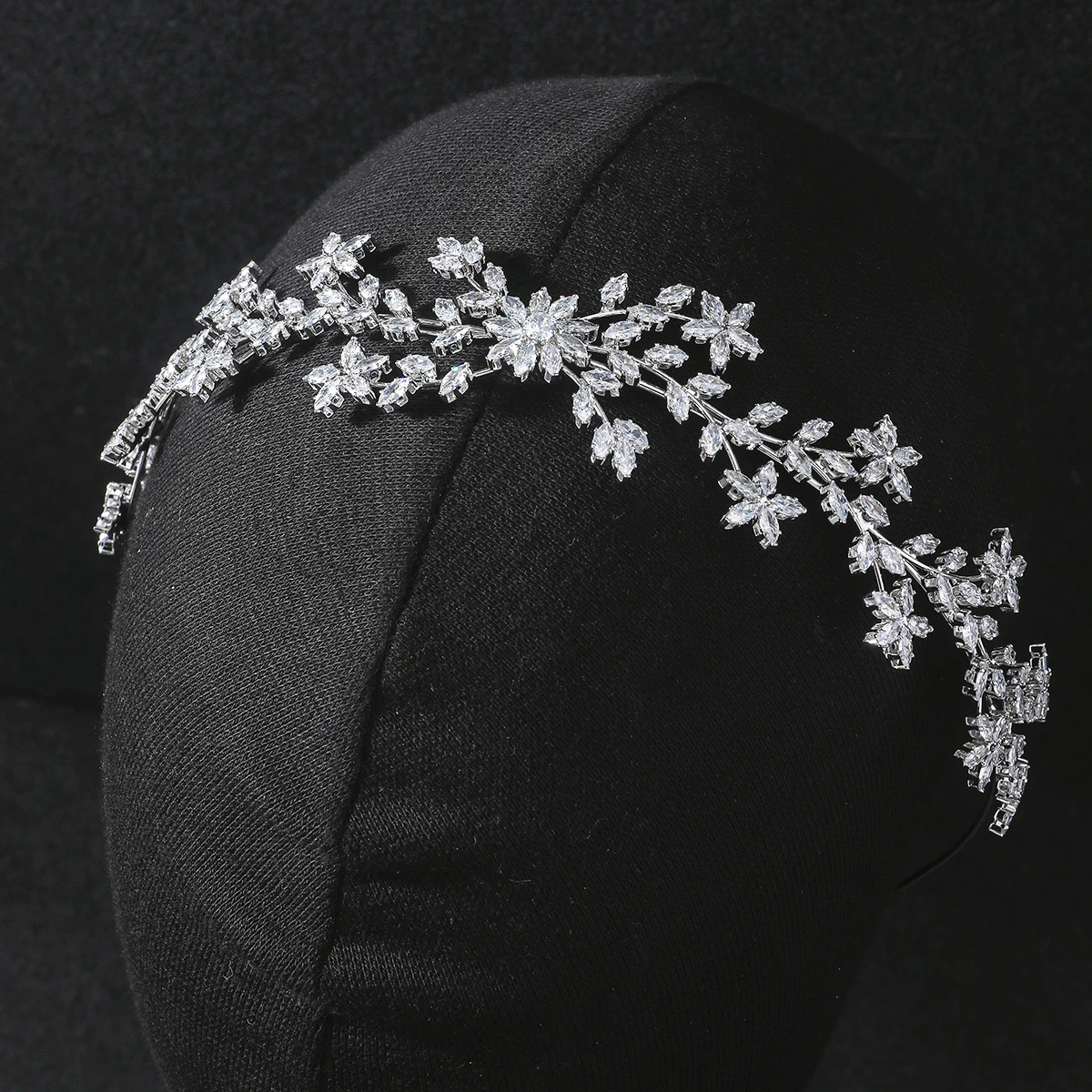 Gorgeous Flower Clear Zircon Wedding Tiaras Hairbands Crystal Brides Hair Accessories Evening Jewelry
Gorgeous Flower Clear Zircon Wedding Tiaras Hairbands Crystal Brides Hair Accessories Evening Jewelry