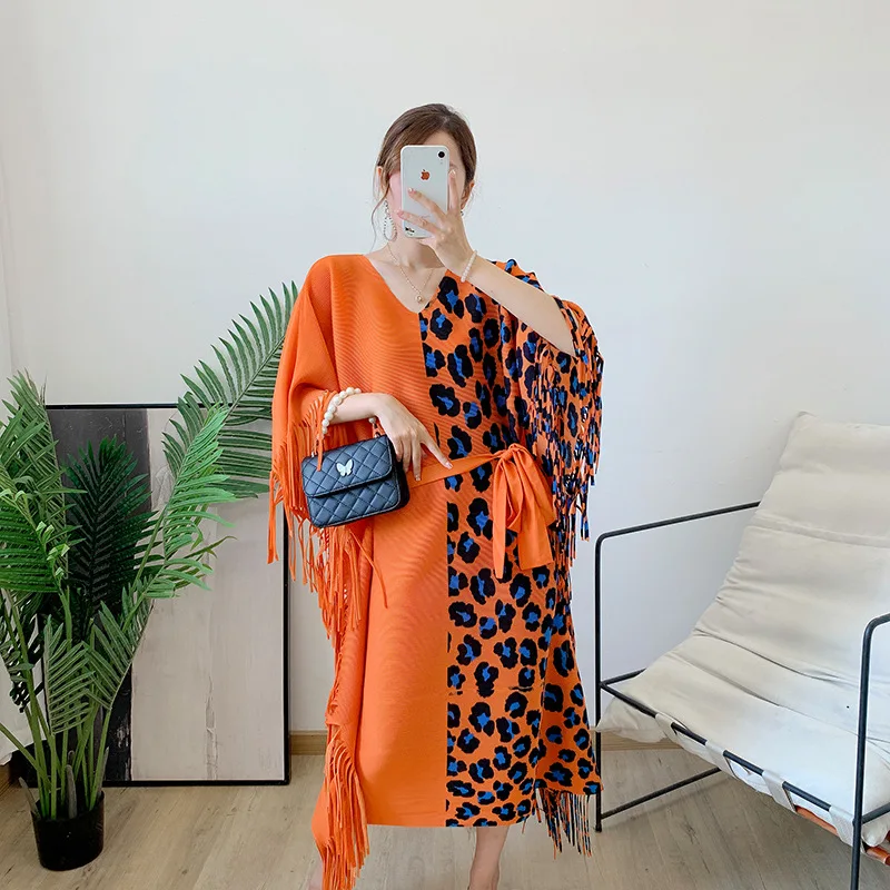SuperAen Pleated Leopard Color Dress 2022 Autumn New Lace Tassel Loose Oversized V Neck Long Dress
SuperAen Pleated Leopard Color Dress 2022 Autumn New Lace Tassel Loose Oversized V Neck Long Dress