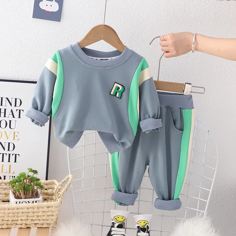 1-5T boys' baby spring sports suit 2023 new children's westernized letter splicing sweater casual two-piece set
1-5T boys' baby spring sports suit 2023 new children's westernized letter splicing sweater casual two-piece set