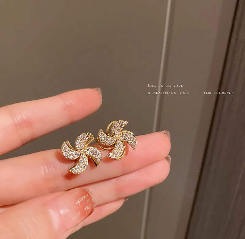 S2574 Fashion Jewelry S925 Silver Post Earrings Zircon Rotatable Windmill Stud Earrings
S2574 Fashion Jewelry S925 Silver Post Earrings Zircon Rotatable Windmill Stud Earrings