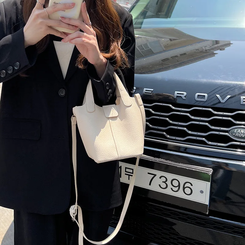 Diinovivo Fashion Women Handbags Small Bucket Bag Soft PU Leather Crossbody Bag High Quality Shoulder Bag Causal Tote WHDV2246
Diinovivo Fashion Women Handbags Small Bucket Bag Soft PU Leather Crossbody Bag High Quality Shoulder Bag Causal Tote WHDV2246