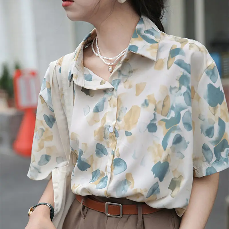 In 2022, The New Hong Kong-style Leisure Print Shirt Women's Summer Short Sleeve Blouse Wears A Holiday-style Shirt.
In 2022, The New Hong Kong-style Leisure Print Shirt Women's Summer Short Sleeve Blouse Wears A Holiday-style Shirt.