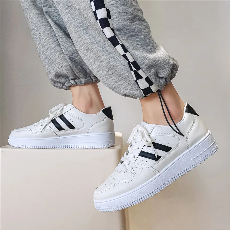 Korean Learher Shoes Men Sneakers Casual Soft Leather Man Shoes Brand Fashion Male White Sport Skateboard Shoes Mens Sneakers
Korean Learher Shoes Men Sneakers Casual Soft Leather Man Shoes Brand Fashion Male White Sport Skateboard Shoes Mens Sneakers