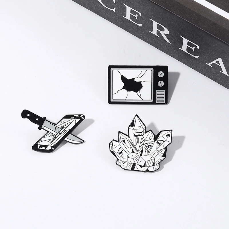 Black And White Crystal Stone Brooch Girls Skirt Brooch Broken Tv New Punk Style High-End Brooch Fashion Pin Gift For Friends
Black And White Crystal Stone Brooch Girls Skirt Brooch Broken Tv New Punk Style High-End Brooch Fashion Pin Gift For Friends
