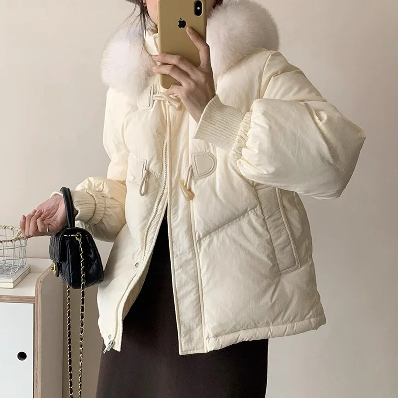 Новинка Зима 2023 Корейская версия пуховик женское короткое утепленное пальто с большим меховым воротником на белом утином пуху Трендовое пальто маленького размера
Новинка Зима 2023 Корейская версия пуховик женское короткое утепленное пальто с большим меховым воротником на белом утином пуху Трендовое пальто маленького размера