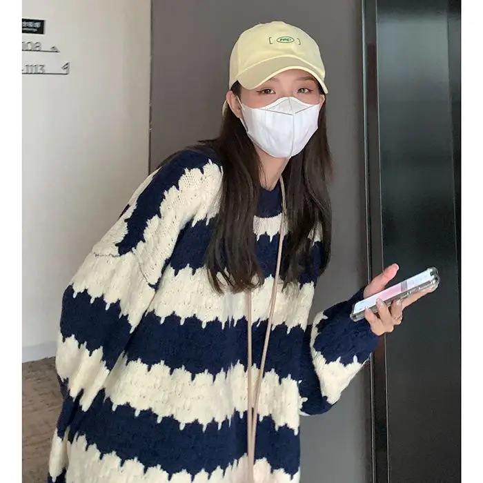 Женский вязаный свитер в полоску, свободный Универсальный пуловер с длинным рукавом и круглым вырезом, в винтажном стиле, модель X17, уличная одежда
Женский вязаный свитер в полоску, свободный Универсальный пуловер с длинным рукавом и круглым вырезом, в винтажном стиле, модель X17, уличная одежда