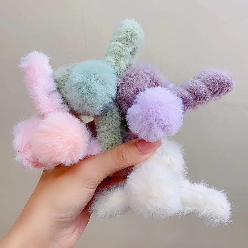 Winter Cute Large Hairball Plush Hair Claw For Women Girl Sweet Hair Decorate Thick Long Hair Claw Clip Hairpin Hair Accessories
Winter Cute Large Hairball Plush Hair Claw For Women Girl Sweet Hair Decorate Thick Long Hair Claw Clip Hairpin Hair Accessories
