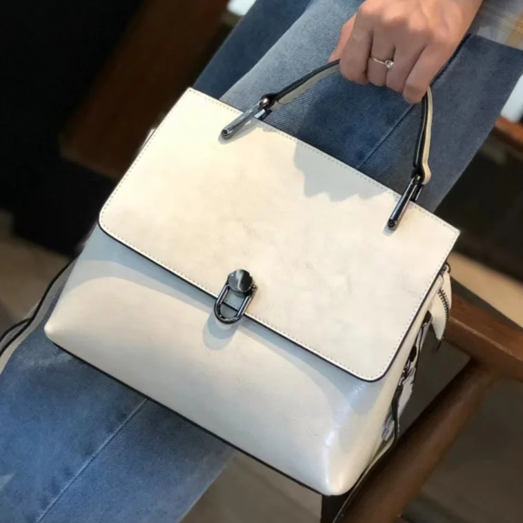 high quality luxury brand LQ Leather Women's Cowhide 2023 New Handheld One Shoulder Crossbody Large Capacity Buckle Bag
high quality luxury brand LQ Leather Women's Cowhide 2023 New Handheld One Shoulder Crossbody Large Capacity Buckle Bag