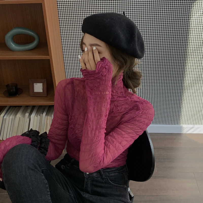 Женская зимняя футболка средней длины с круглым вырезом и коротким рукавом 
Женская зимняя футболка средней длины с круглым вырезом и коротким рукавом