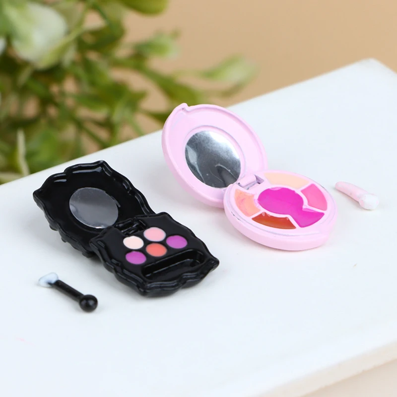 2Pcs 1:12 Dollhouse Miniature Eye Shadow Blush Box Cosmetic Box with Makeup Brush Doll House Accessories Kids Pretend Play Toys
2Pcs 1:12 Dollhouse Miniature Eye Shadow Blush Box Cosmetic Box with Makeup Brush Doll House Accessories Kids Pretend Play Toys