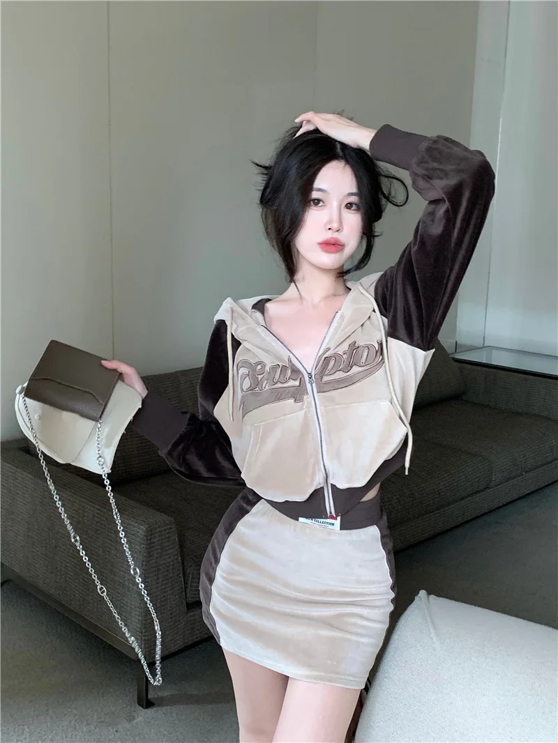 College style retro two-piece suit high waist women's velvet embroidery long-sleeved hooded cardigan sweatshirt
College style retro two-piece suit high waist women's velvet embroidery long-sleeved hooded cardigan sweatshirt