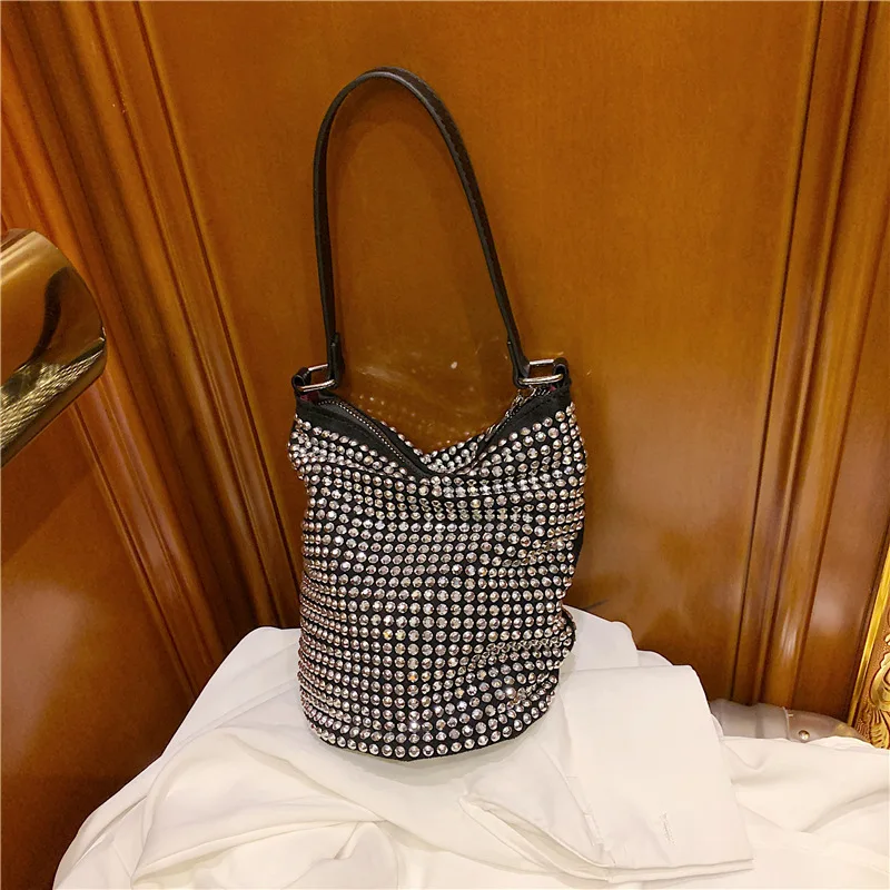 2022 New Fashion Bag Korean Version Fashion Rhinestone Bag Full Drill Hand-held Female Bag Tide Semi-circle Bucket Bag 
2022 New Fashion Bag Korean Version Fashion Rhinestone Bag Full Drill Hand-held Female Bag Tide Semi-circle Bucket Bag