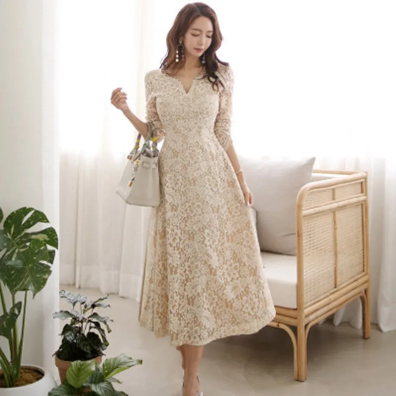 Autumn Fashion New Korean Version Temperament V-Neck Lace Dresses Women's Long Sleeve Elegance Swing Long Dress Female Clothing 
Autumn Fashion New Korean Version Temperament V-Neck Lace Dresses Women's Long Sleeve Elegance Swing Long Dress Female Clothing