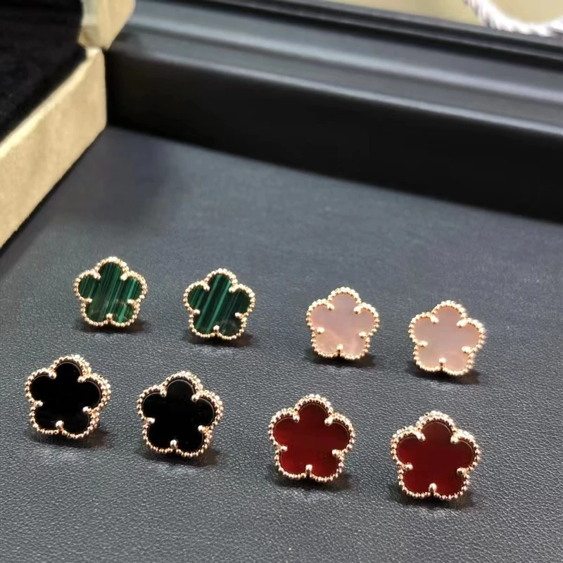 Hot Brand S925 Silver Zircon Earrings Plated 18K Gold Earring Women Flower Design Men Wedding Jewelry Gifts Necklace Bracelet
Hot Brand S925 Silver Zircon Earrings Plated 18K Gold Earring Women Flower Design Men Wedding Jewelry Gifts Necklace Bracelet
