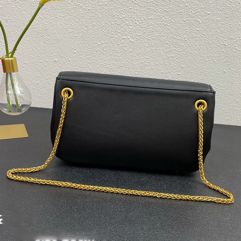 Design Solid Color Retro Brass Rivet Shoulder Bag Envelope Messenger Bag Ladies New Large Capacity Trend Fashion Hardware Chain
Design Solid Color Retro Brass Rivet Shoulder Bag Envelope Messenger Bag Ladies New Large Capacity Trend Fashion Hardware Chain