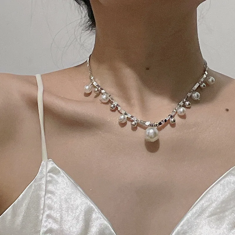 2022 New Design Square Pearl Pendant Necklace for Women Simple Temperament Clavicle Chain Collar
2022 New Design Square Pearl Pendant Necklace for Women Simple Temperament Clavicle Chain Collar