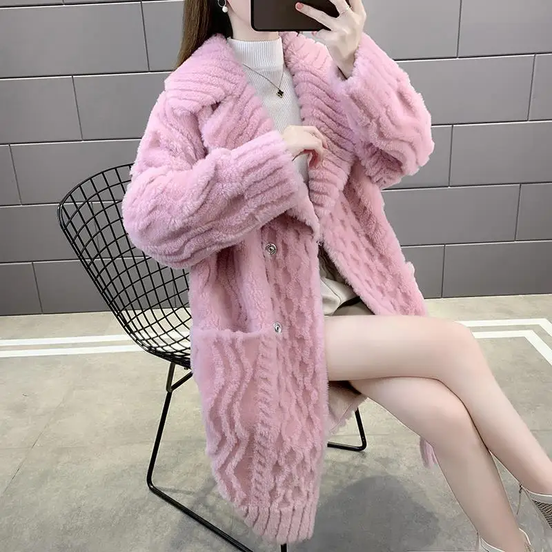 2023 Womens Genuine Fur Coat Autumn Winter High Quality Fashionable Coat Mid-length Fluffy Coat Real Fur Shaggy Coat T163
2023 Womens Genuine Fur Coat Autumn Winter High Quality Fashionable Coat Mid-length Fluffy Coat Real Fur Shaggy Coat T163