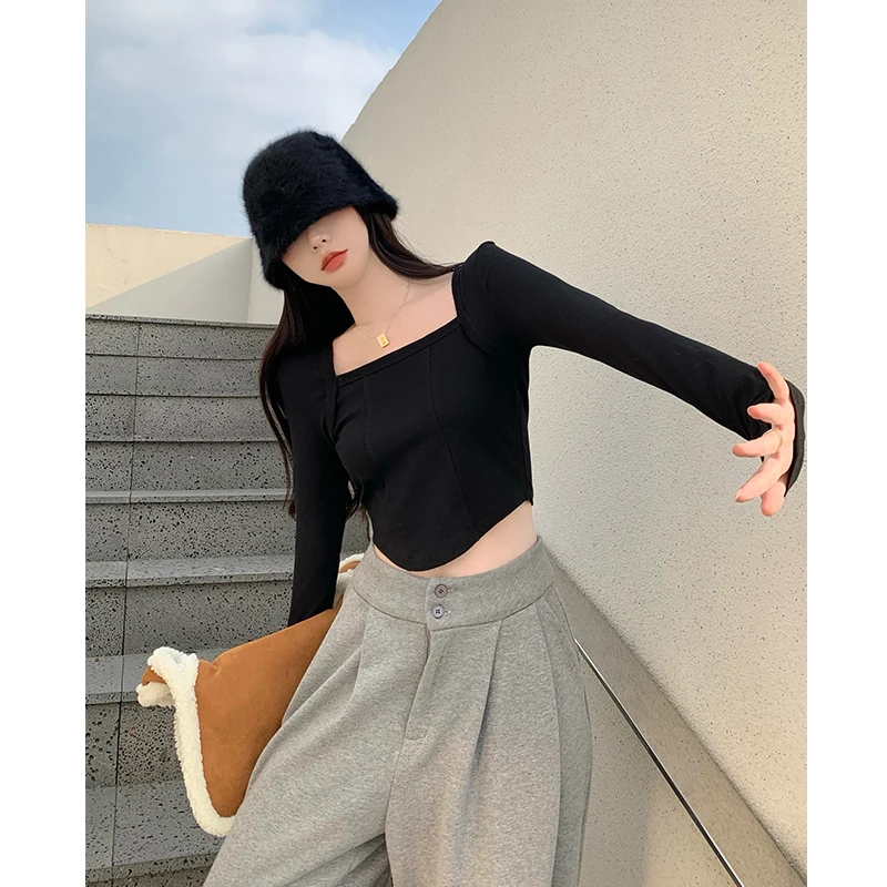 A Round neck bottoming shirt women's design sense niche slim slim T-shirt long sleeves with short tops and casual
A Round neck bottoming shirt women's design sense niche slim slim T-shirt long sleeves with short tops and casual