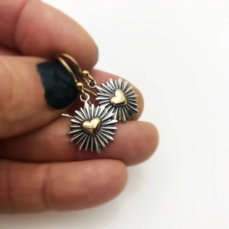 European and American fashion metal sunflower temperament exaggerated earrings earrings personality love earrings 
European and American fashion metal sunflower temperament exaggerated earrings earrings personality love earrings