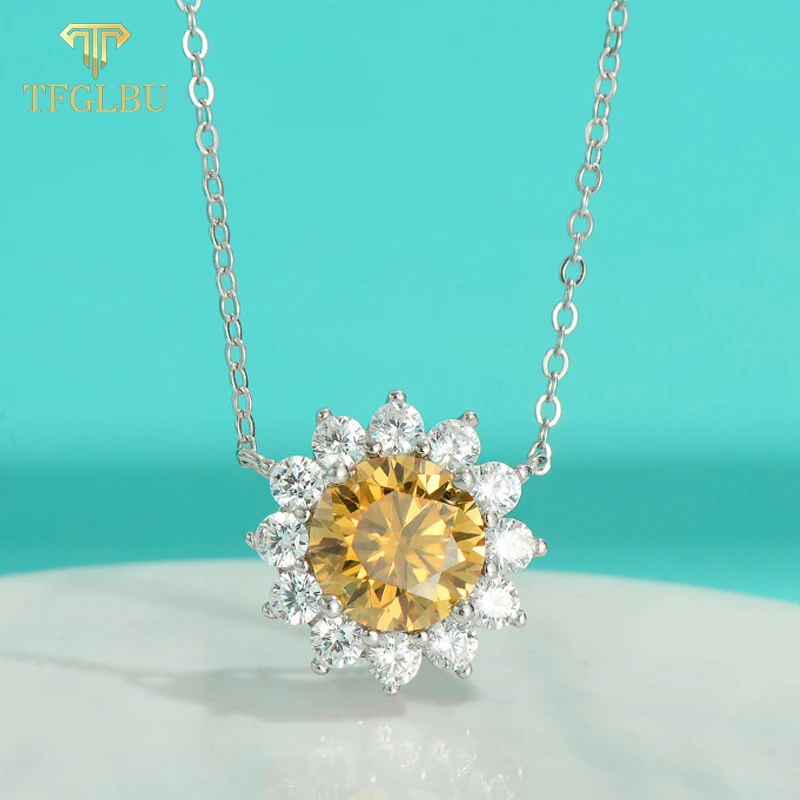 TFGLBU 1CT Certified White/yellow Moissanite 925 Sterling Silver Sunflower Pendant for Women Brilliant Gem Cute Necklace Jewelry
TFGLBU 1CT Certified White/yellow Moissanite 925 Sterling Silver Sunflower Pendant for Women Brilliant Gem Cute Necklace Jewelry
