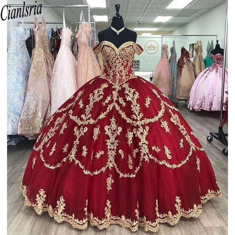 Burgundy Puffy Princess Quinceanera Dresses Off Shoulder Luxury Gold Lace Applique Lace-up Sweet 16 Prom Vestidos de 15 años
Burgundy Puffy Princess Quinceanera Dresses Off Shoulder Luxury Gold Lace Applique Lace-up Sweet 16 Prom Vestidos de 15 años